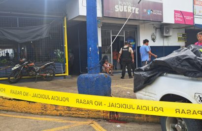 La Policía llegó a investigar el ataque a bola en el mercado mayorista de la parroquia San Pablo de Portoviejo.