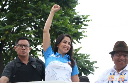Luisa González emitió una denuncia pública afirmando que el gobierno del presidente Daniel Noboa ordenó el retiro del dispositivo de seguridad