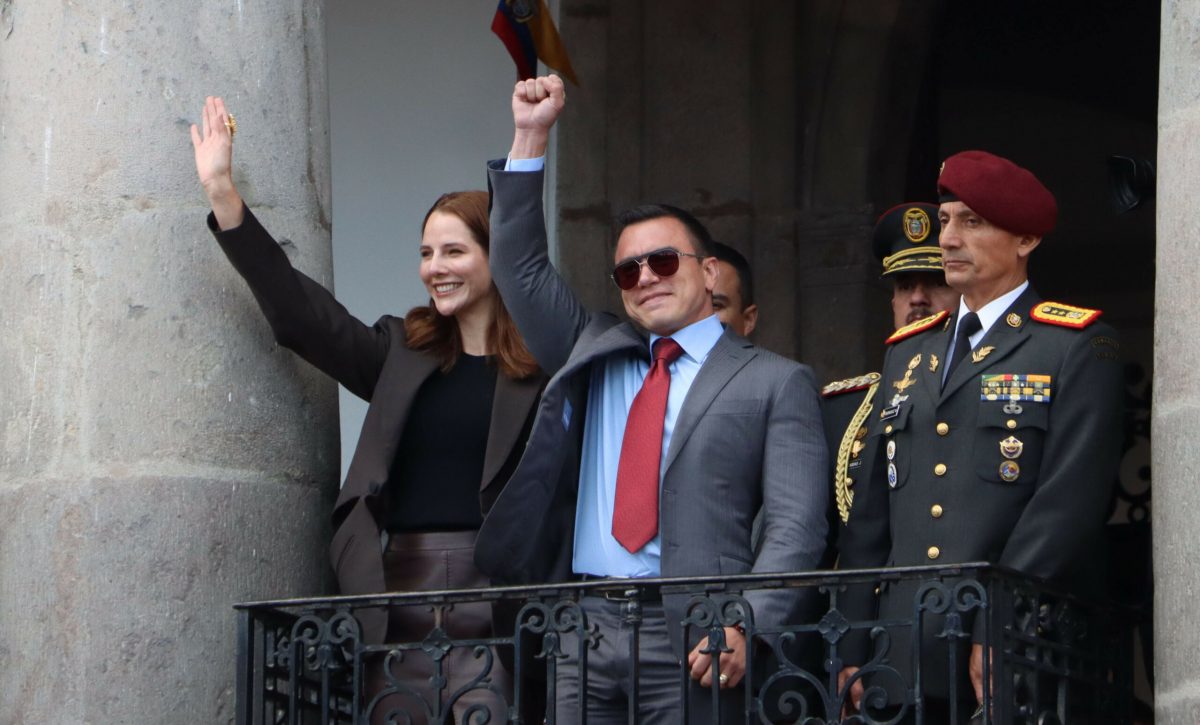 Daniel Noboa, participa del Relevo de guardia del Grupo Escolta Presidencial, en el Palacio de Carondelet. Foto: API.