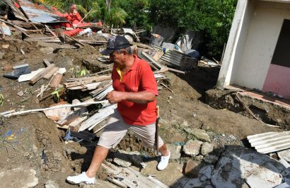 Tosagua - Manabí, 18 de abril de 2025. Un desplazamiento de tierra a causa de una falla geológica ha provocado la destrucción de 11 viviendas y daños en al menos 45 más de la comuna El Verdum del cantón Tosagua. API FOTO / ARIEL OCHOA