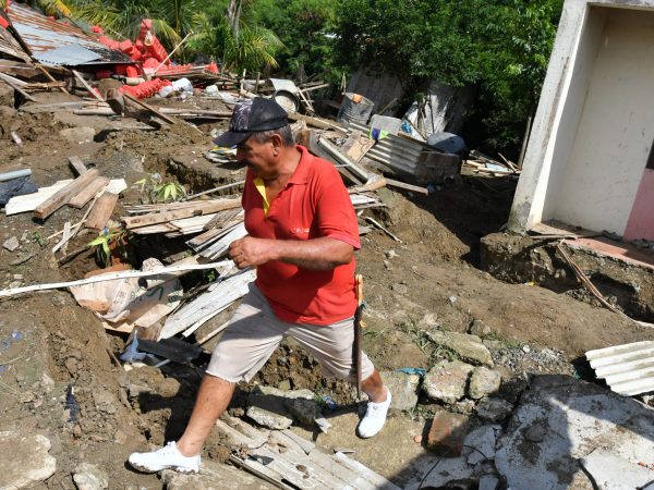 Tosagua - Manabí, 18 de abril de 2025. Un desplazamiento de tierra a causa de una falla geológica ha provocado la destrucción de 11 viviendas y daños en al menos 45 más de la comuna El Verdum del cantón Tosagua. API FOTO / ARIEL OCHOA