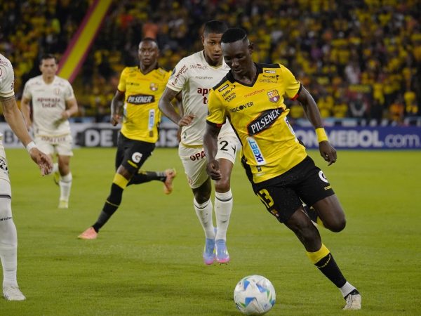 Barcelona SC sufrió una derrota por 1-0 ante Universitario de Perú en el estadio Monumental Banco Pichincha.