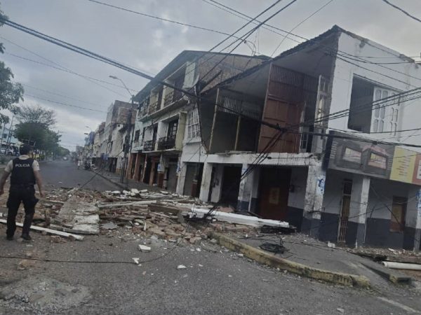 Las viviendas sufrieron afectaciones en sus fachadas tras sismo en Esmeraldas