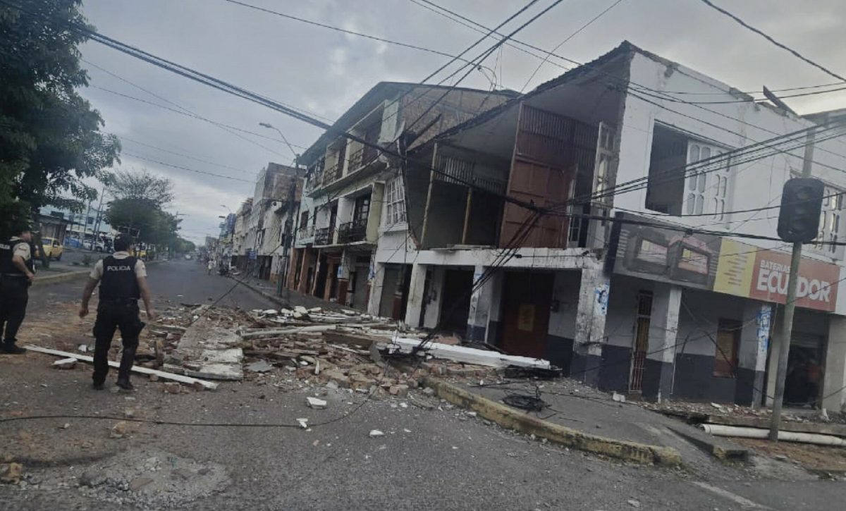 Las viviendas sufrieron afectaciones en sus fachadas tras sismo en Esmeraldas