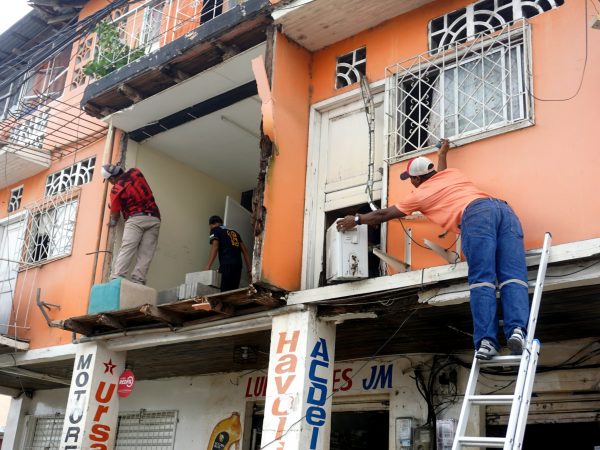 Más de 850 afectados tras fuerte sismo en Esmeraldas: daños en viviendas y escuelas