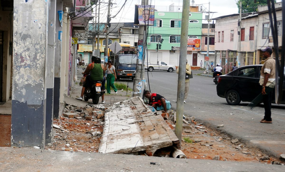 Varios daños estructurales deja el temblor con magnitud de 6.0 con epicentro en Esmeraldas. Foto: API.