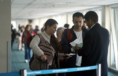Arribo de pasajeros al Aeropuerto José Joaquín de Olmedo de Guayaquil