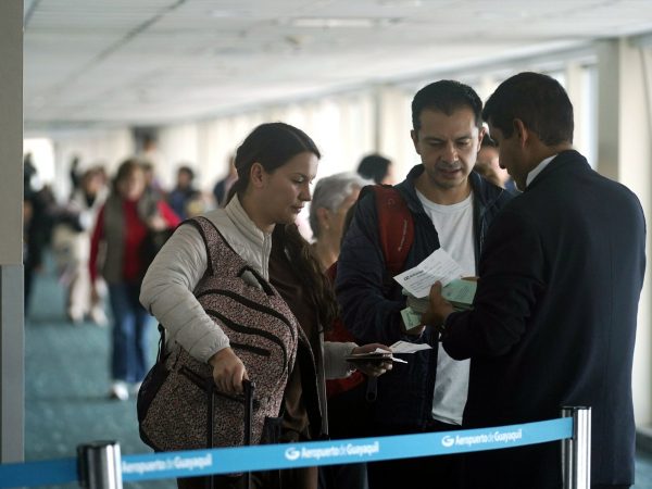 Arribo de pasajeros al Aeropuerto José Joaquín de Olmedo de Guayaquil