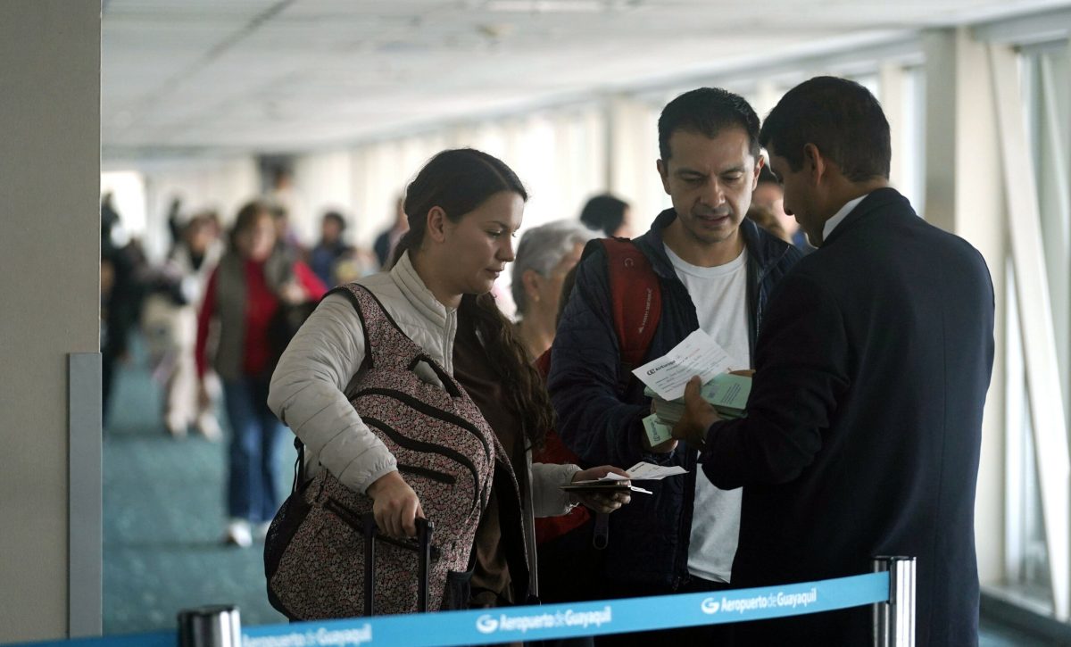 Arribo de pasajeros al Aeropuerto José Joaquín de Olmedo de Guayaquil