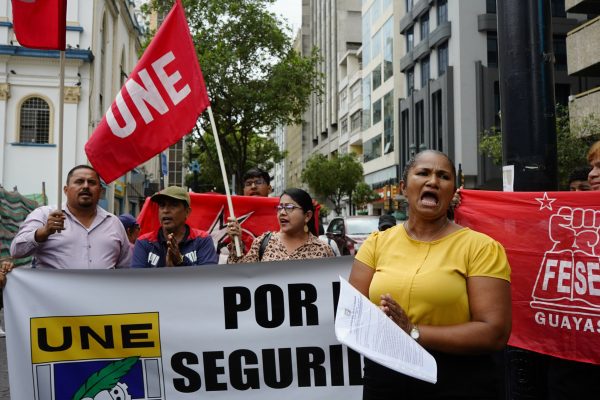 Gabriela Méndez, presidenta de la UNE, señala que los maestros ya no creen en el Ministerio de Educación.