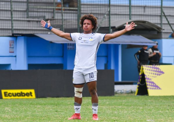 Erik Mendoza, autor de uno de los goles de Delfín.