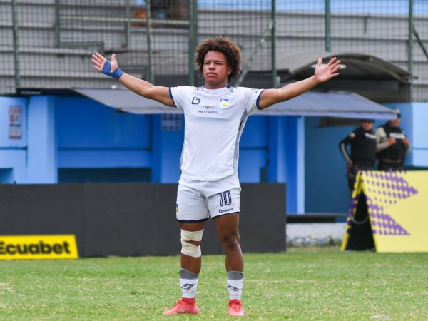 Erik Mendoza, autor de uno de los goles de Delfín.