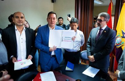 Autoridades de Azuay celebran revocatoria de licencia ambiental de Loma Larga, pero exigen anular la concesión minera