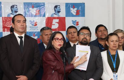 Luisa González, presidenta de la Revolución Ciudadana, criticó al CNE por lo que consideró una decisión arbitraria. FOTO: API.