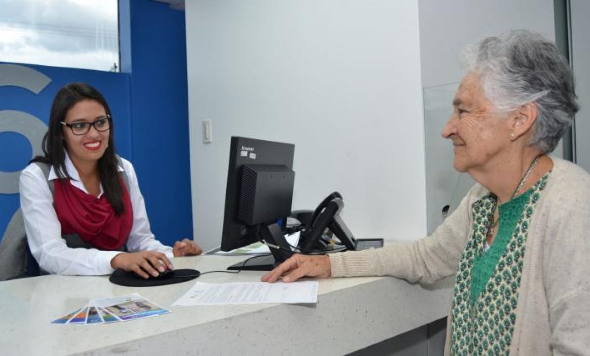 ¡Adultos mayores! Así puedes recibir el bono $50 mensuales del MIES