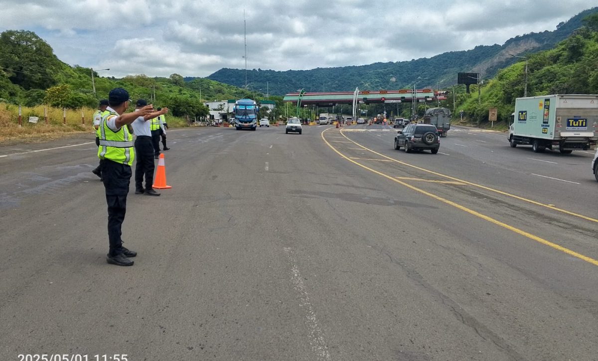 364 agentes de la CTE refuerzan seguridad vial en Manabí durante feriado del 1 de Mayo