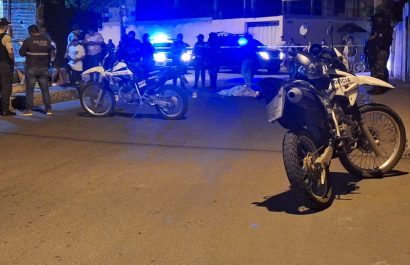 En dos ataques simultáneos, en San Agustín y la 20 de Mayo, asesinaron a dos hombres.