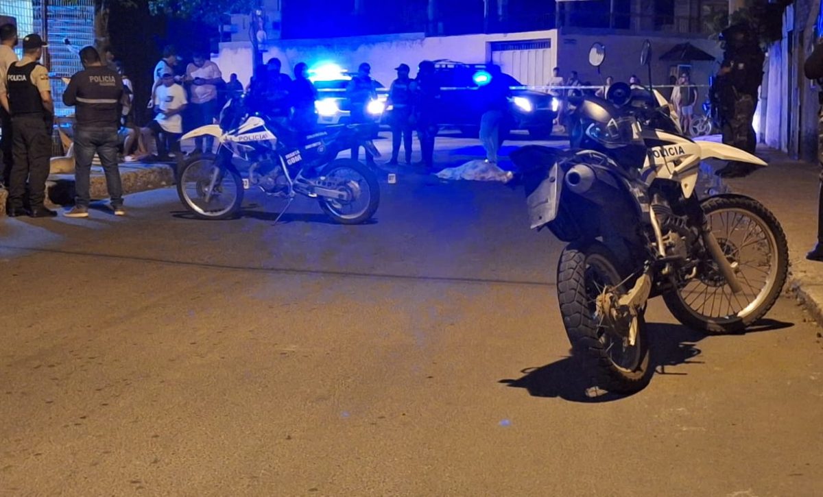 En dos ataques simultáneos, en San Agustín y la 20 de Mayo, asesinaron a dos hombres.