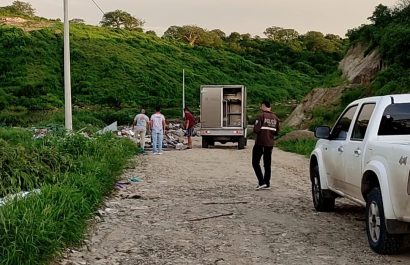 Tres cuerpos aún no son retirados del Centro Forense.