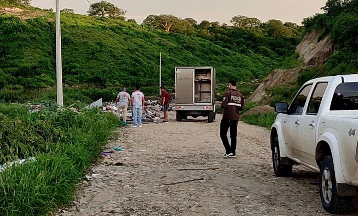 Tres cuerpos aún no son retirados del Centro Forense.