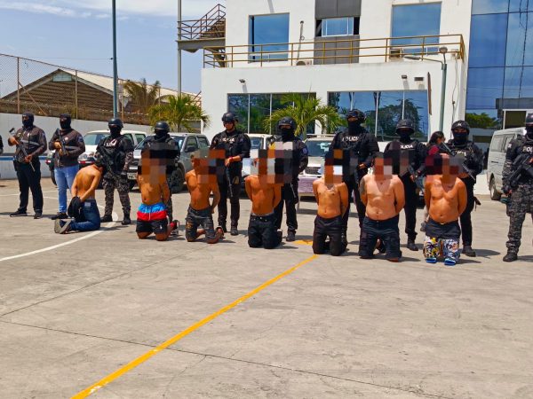 Operativo en Jaramijó desmantela banda vinculada a sicariato y robo de vehículos.