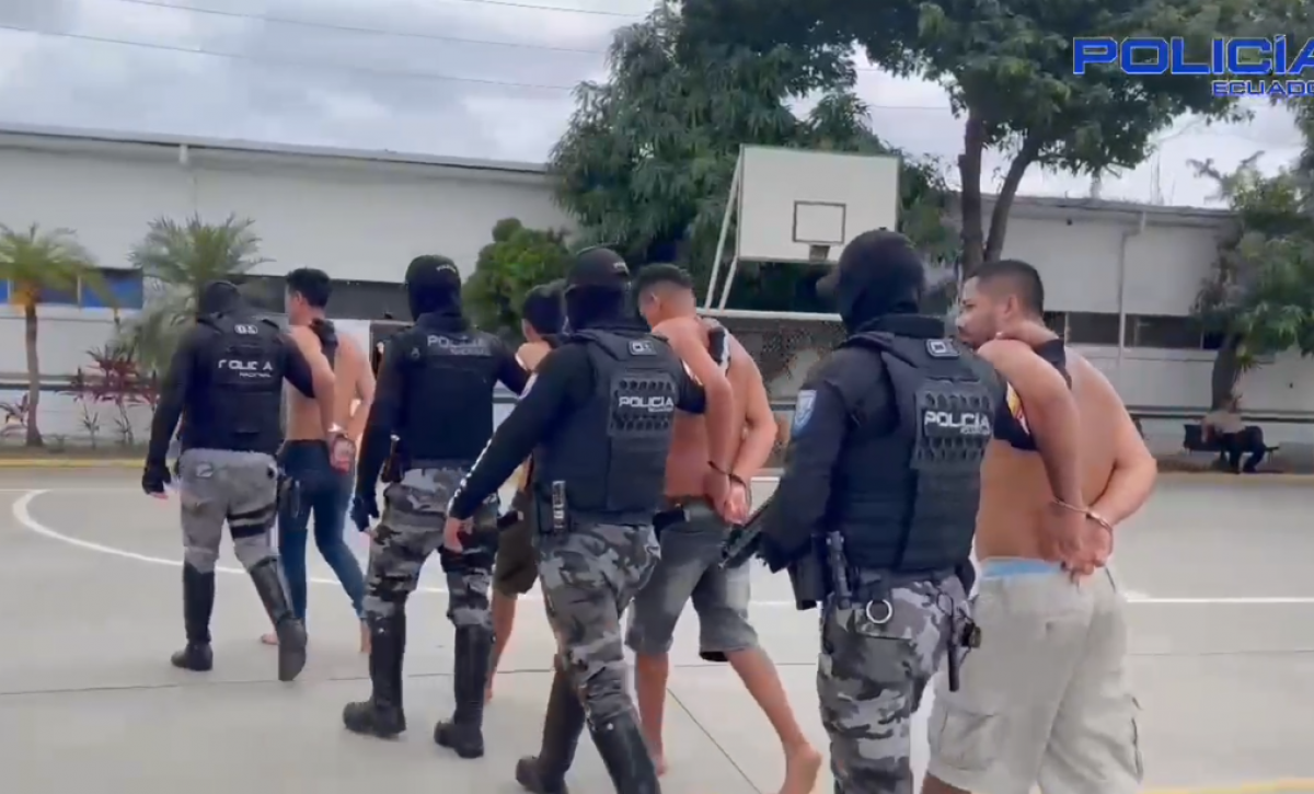 Los cuatro detenidos con droga fueron llevados al UVC a espera de la audiencia.