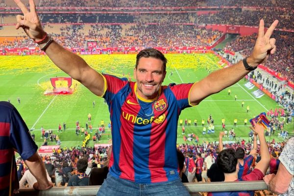 Julián Gil eternizo a Messi en su piel con un tatuaje de su autógrafo