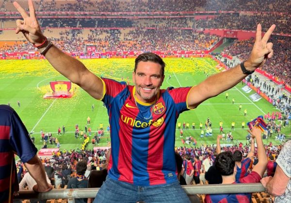 Julián Gil eternizo a Messi en su piel con un tatuaje de su autógrafo