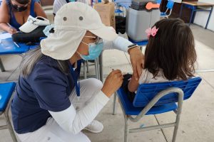 El MSP prioriza a niños en sus primeros meses de vida, aplicando dosis para prevenir la tosferina a los 2, 4, 6, 18 meses y 5 años.