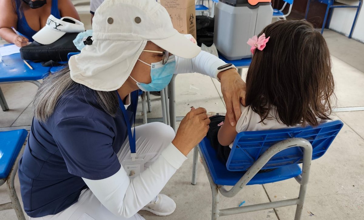 El MSP prioriza a niños en sus primeros meses de vida, aplicando dosis para prevenir la tosferina a los 2, 4, 6, 18 meses y 5 años.