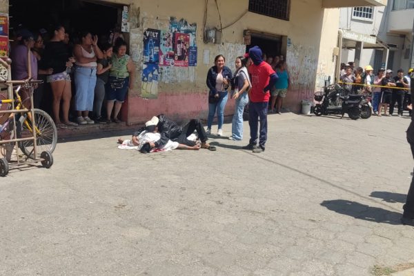 “Lo remataron en el suelo”: sicarios ejecutan a hombre en mercado de Huaquillas