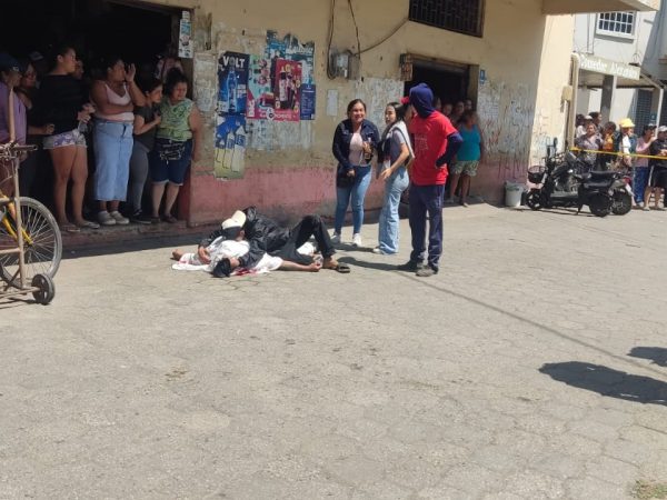 “Lo remataron en el suelo”: sicarios ejecutan a hombre en mercado de Huaquillas