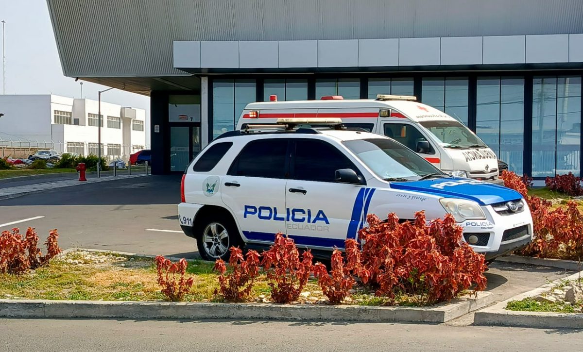 A ambos heridos los trasladaron al hospital del Seguro Social de Manta.