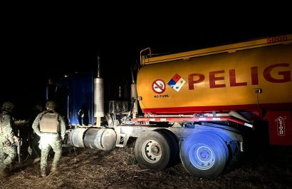 Fuerzas Armadas detectan perforación clandestina en poliducto de Machalilla, Puerto López: incautan acople y mangueras.
