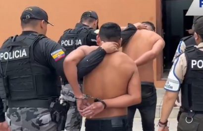 Detienen a dos hombres en Manta por falsificación de pasaportes.