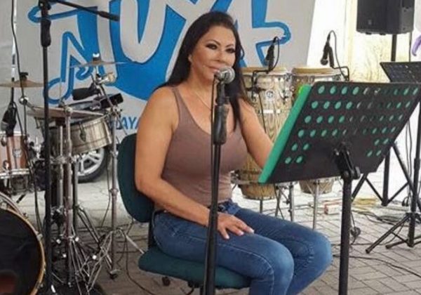 Jazmín-la-tumbadora-revela-por-que-cambio-los-tacones-por-tenis-en-el-escenario