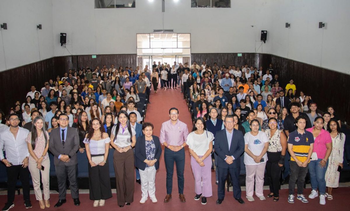 La Senescyt lanza el programa de becas para la certificación en idioma inglés “Because he is nice”.