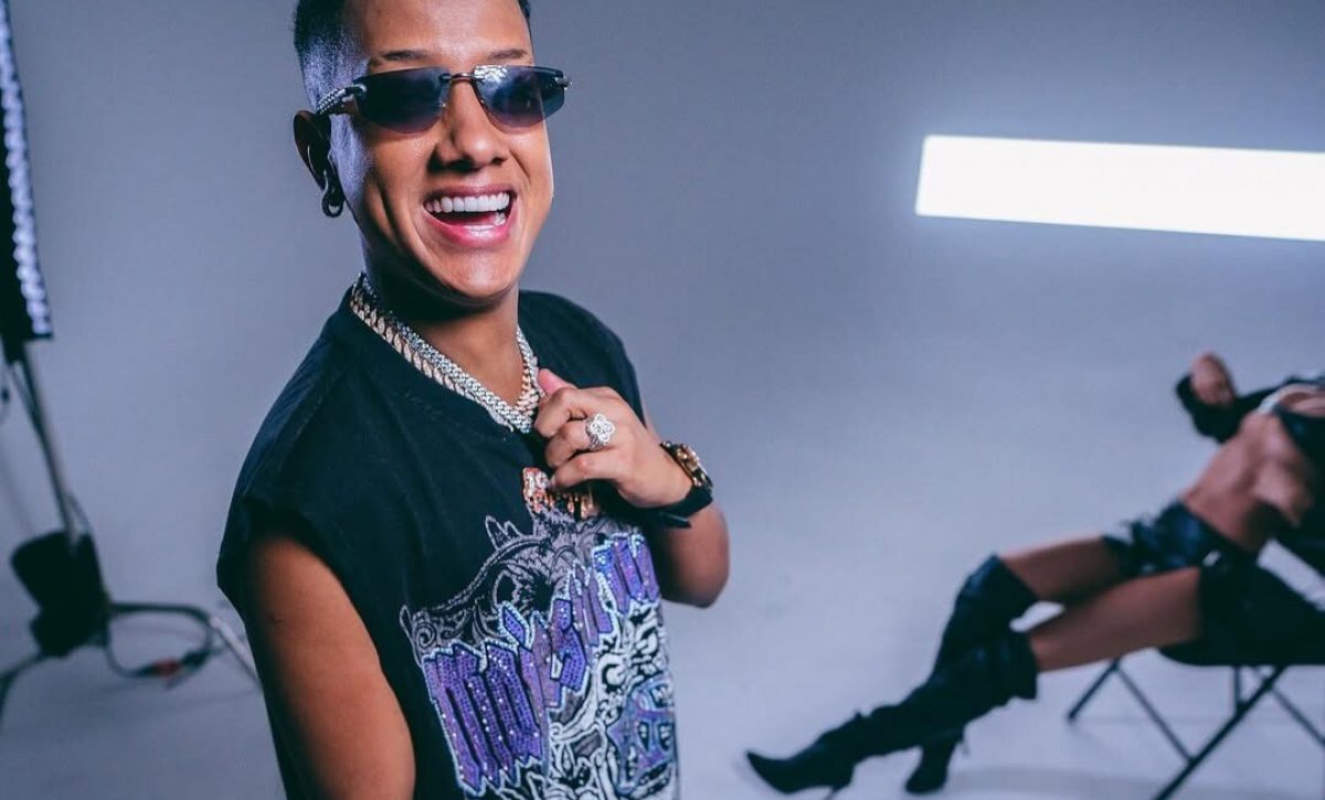 Jombriel anuncia su primer álbum “De la suerte” y revela el listado de canciones