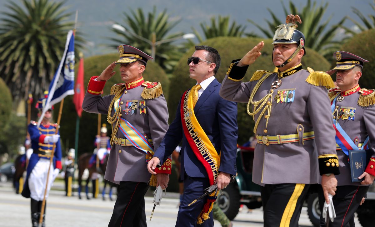 El Gobierno invertirá en bonos destinados a policías y militares en servicio activo.
