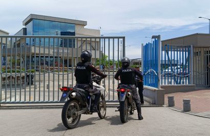 Hombre herido de bala permanece hospitalizado. La Policía resguarda el hospital.