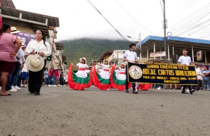 Estudiantes recorrieron calles de Montecristi