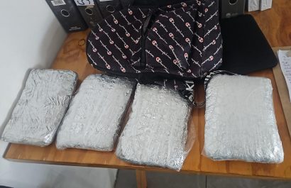 La droga que la Policía le decomisó al detenido que tiene un extenso historial delictivo.