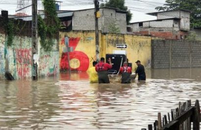 Guayas enfrenta inundaciones por fuertes lluvias: Santa Lucía declara emergencia
