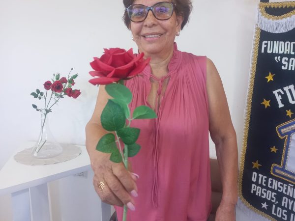 La energía y compromiso de Alicia Mera de Mieles no tienen límites.