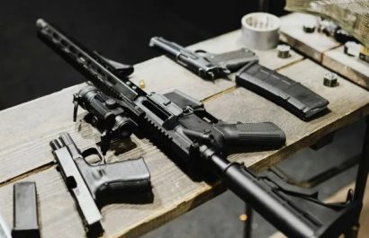 A los detenidos les decomisaron armas y son acusados de tráfico de drogas.