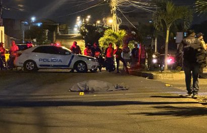 A Joel Tuarez Mendoza, de 25 años, lo asesinaron de varios disparos en la ciudadela 15 de Abril, en Manta.