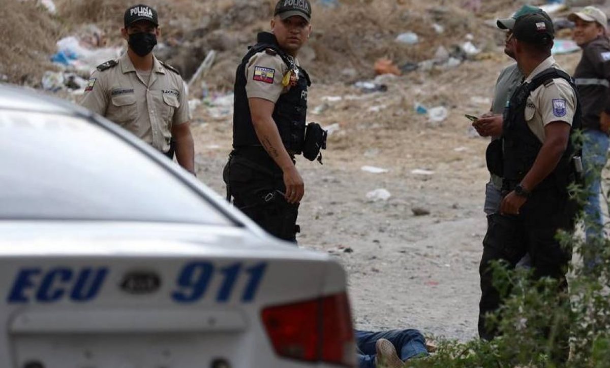A un empleado portuario, de Guayaquil, identificado como Joao Q., de 31 años, lo asesinaron de varios disparos.