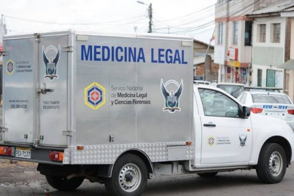 A un hombre de 28 años, identificado como Gustavo M., lo asesinaron a tiros frente a una unidad educativa.