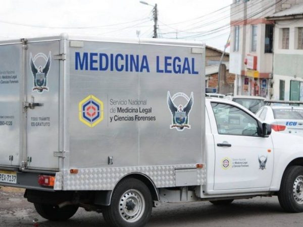 A un hombre de 28 años, identificado como Gustavo M., lo asesinaron a tiros frente a una unidad educativa.