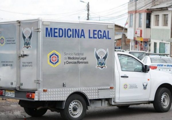 A un hombre de 28 años, identificado como Gustavo M., lo asesinaron a tiros frente a una unidad educativa.
